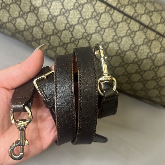 GUCCI GG Supreme Monogram Zippered Tote Dark Brown - Picture 9 of 12